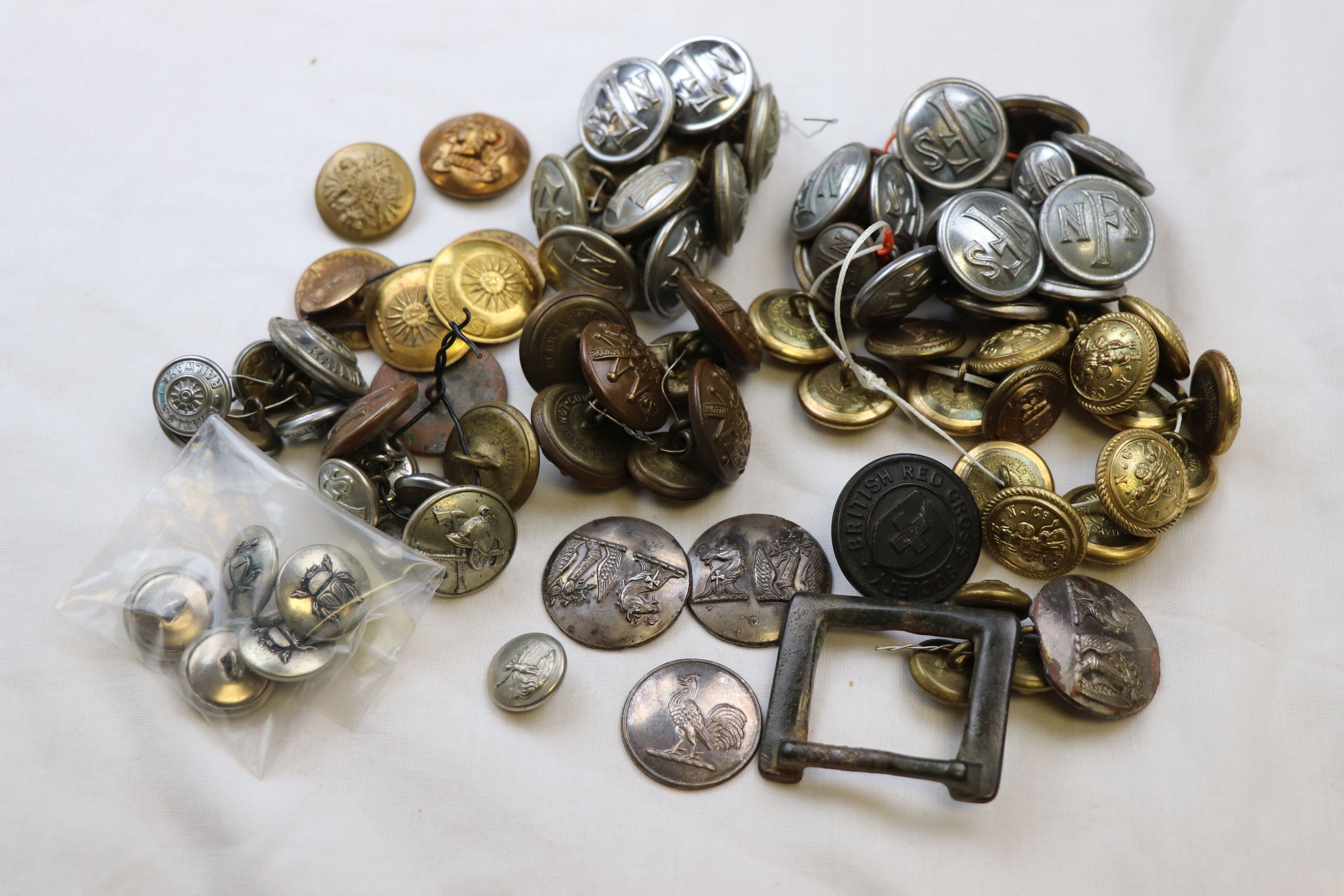 Assorted vintage uniform badges to include National Fire Service, Sans Tache, Nottingham High School