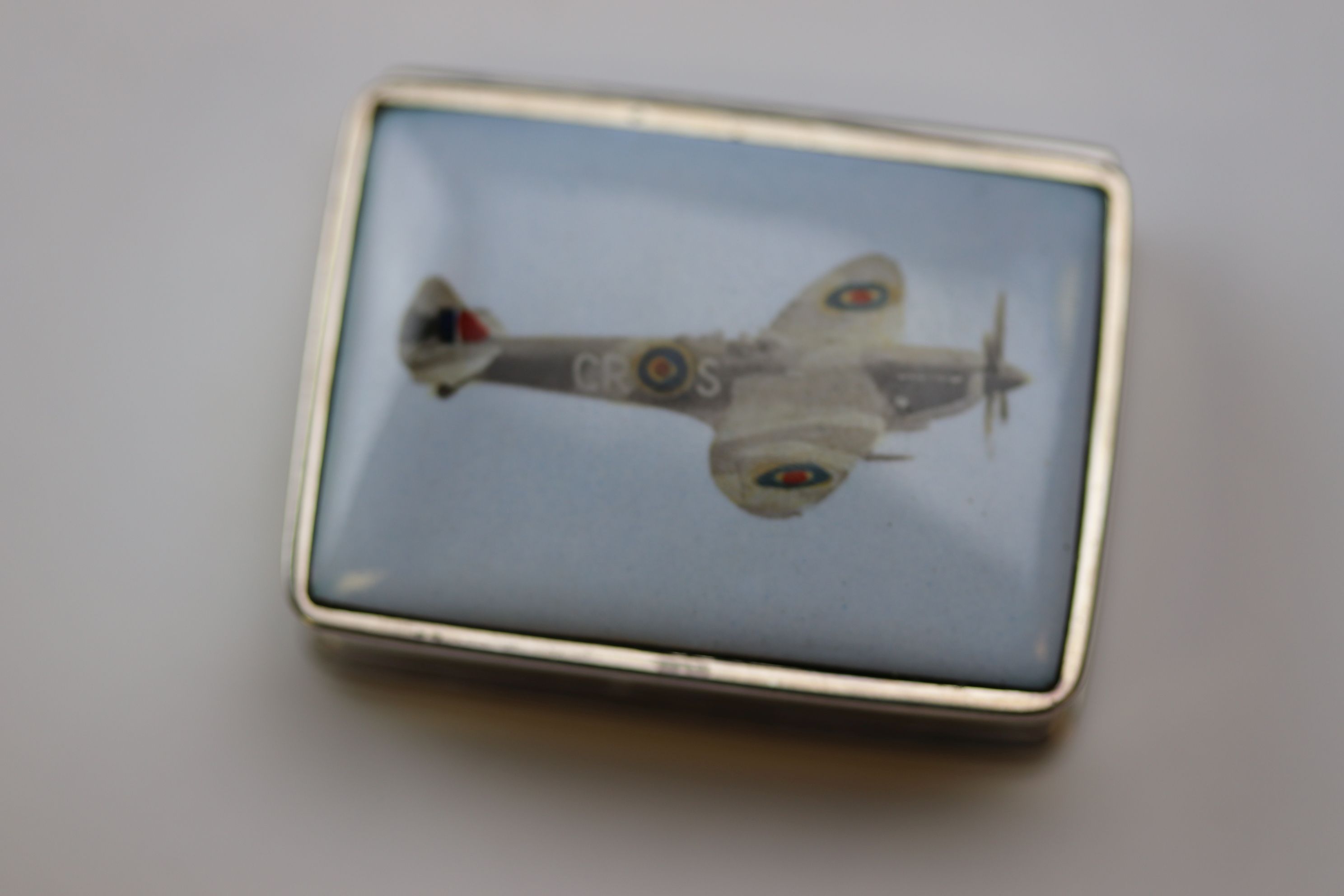 A silver pill box depicting Spitfire plane to the lid - Image 3 of 4