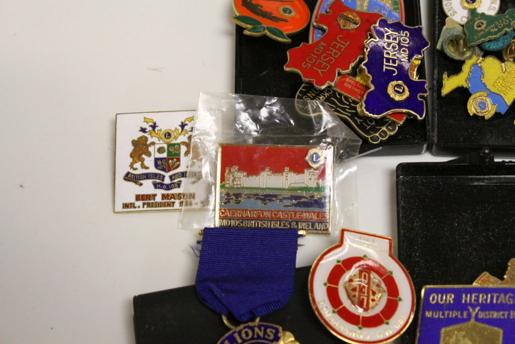 Various enamelled souvenir pin badges (q) - Image 4 of 7