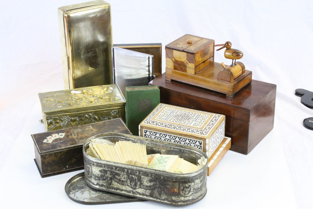 Tray of vintage boxes to include Wood & Brass examples