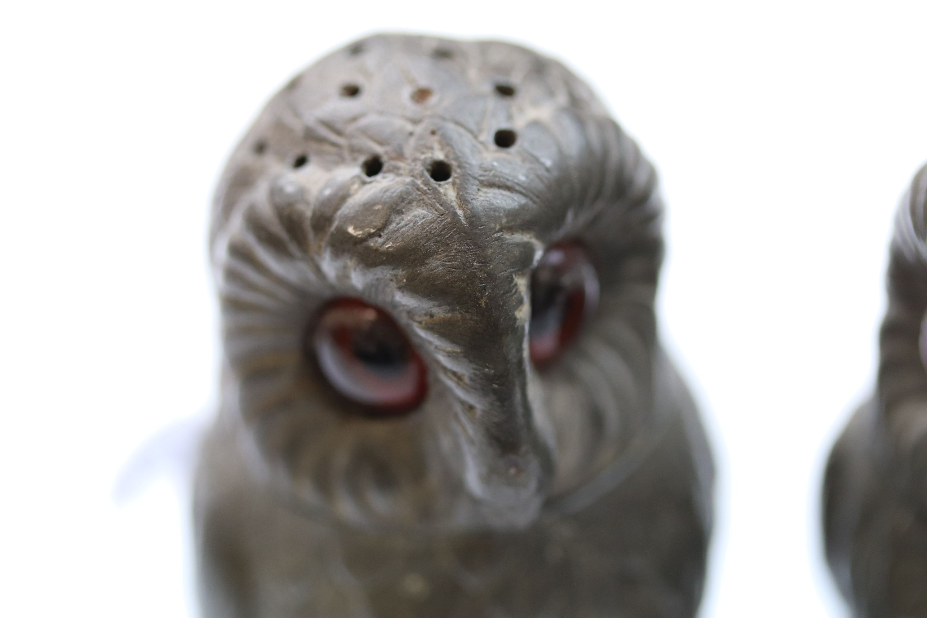 A part pewter owl cruet set comprising mustard and pepper, the owls with paste eyes and textured - Image 4 of 5