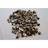 Assorted Victorian and 20th century buttons to include bloodstone agate, mother-of-pearl, abalone