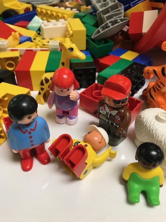 Large Tub of Lego Duplo Blocks plus some animals and figures - Image 2 of 4