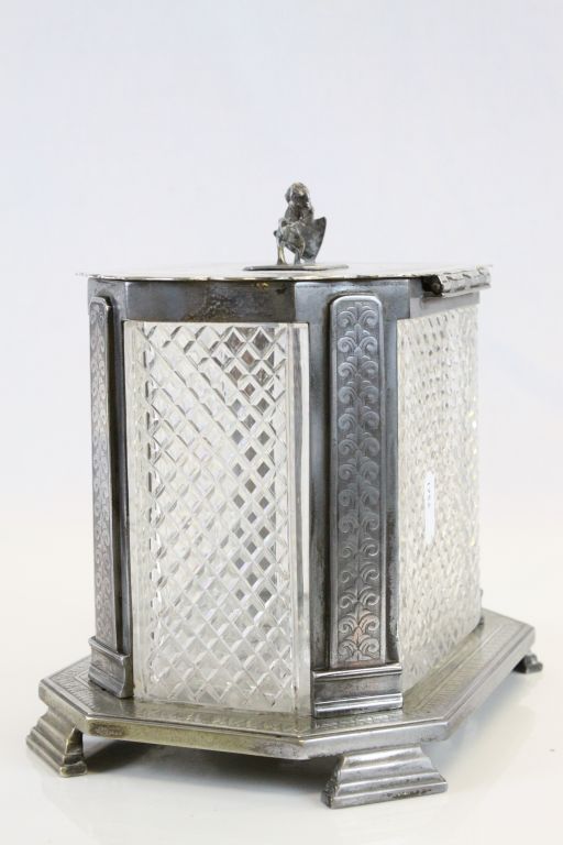 Vintage Silver plate and cut glass Biscuit barrel with Lion & shield finial to the hinged lid - Image 4 of 4