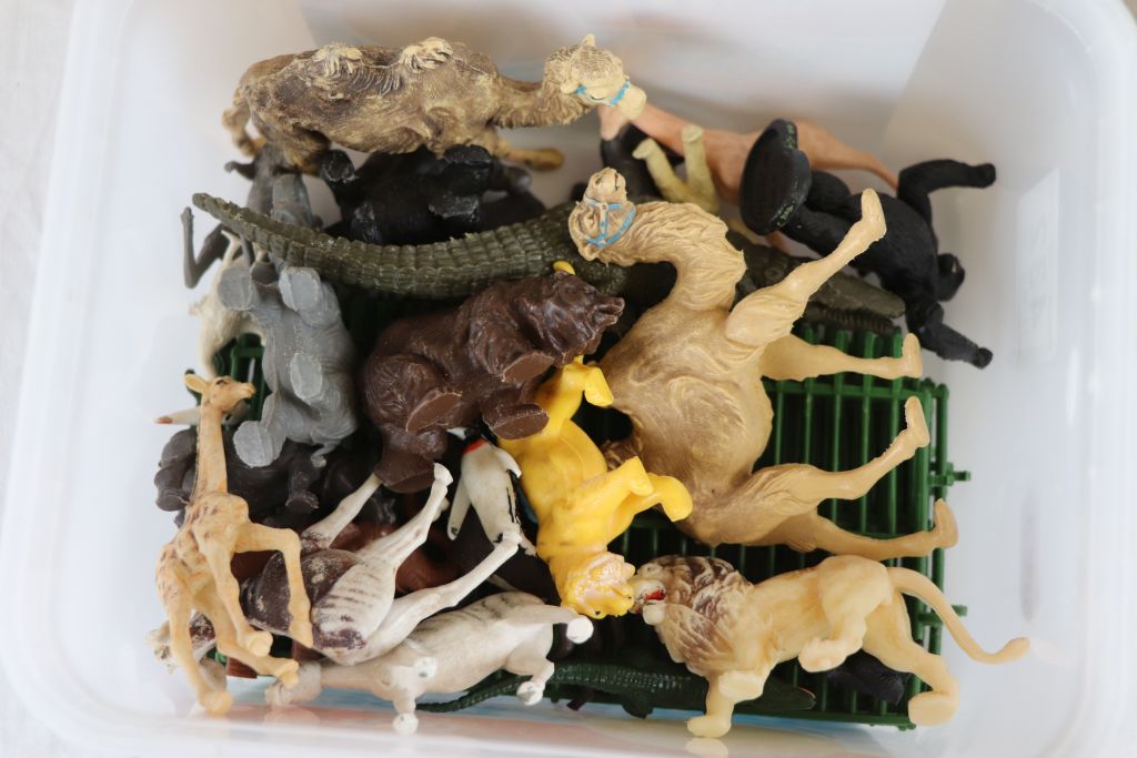 Vintage Playcraft Zoo in original box with a collection of farm and zoo animals to include - Image 3 of 5