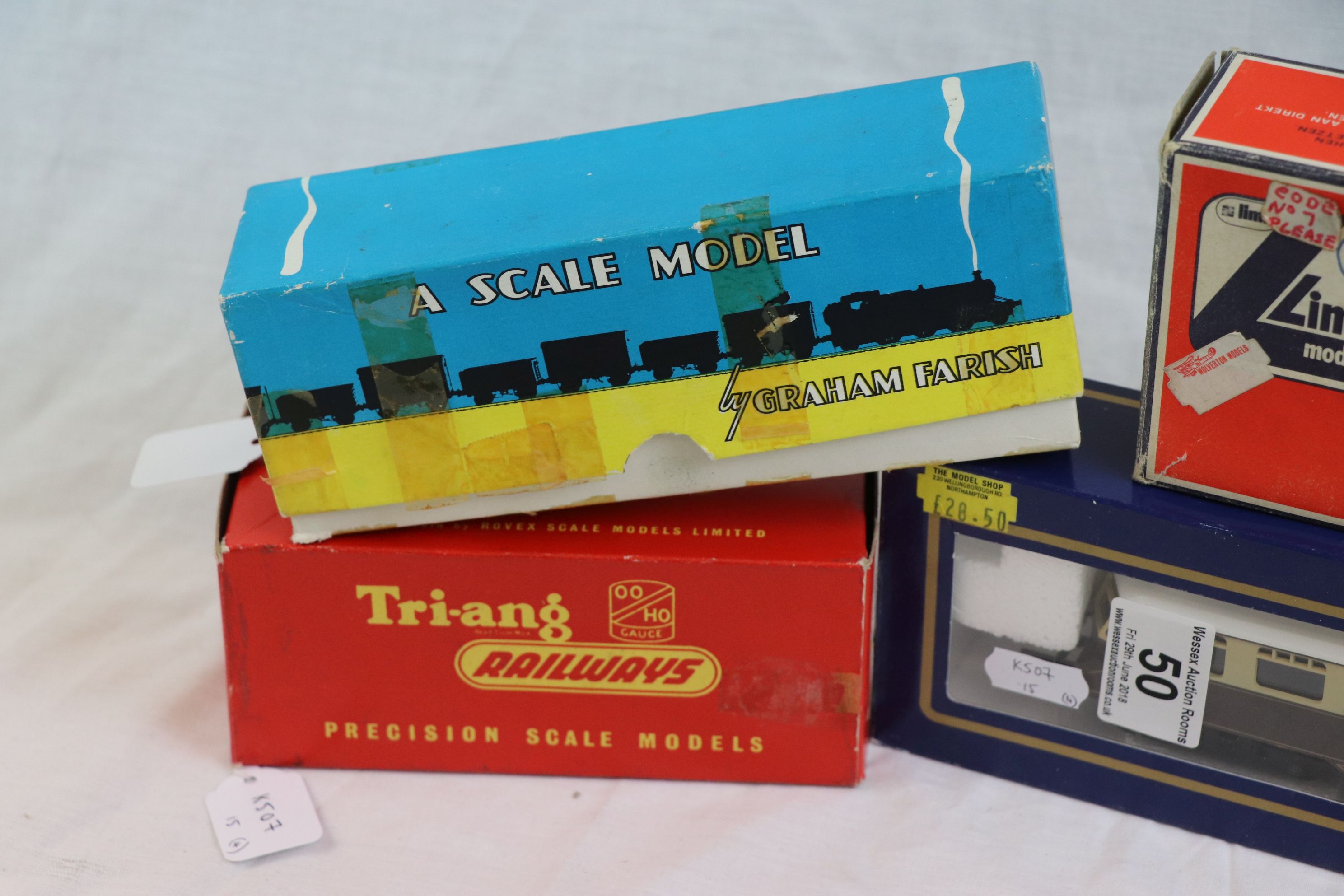 Four boxed OO gauge model railway engines to include Graham Farish 0-6-0 Pannier Loco 9400 Class, - Image 5 of 5