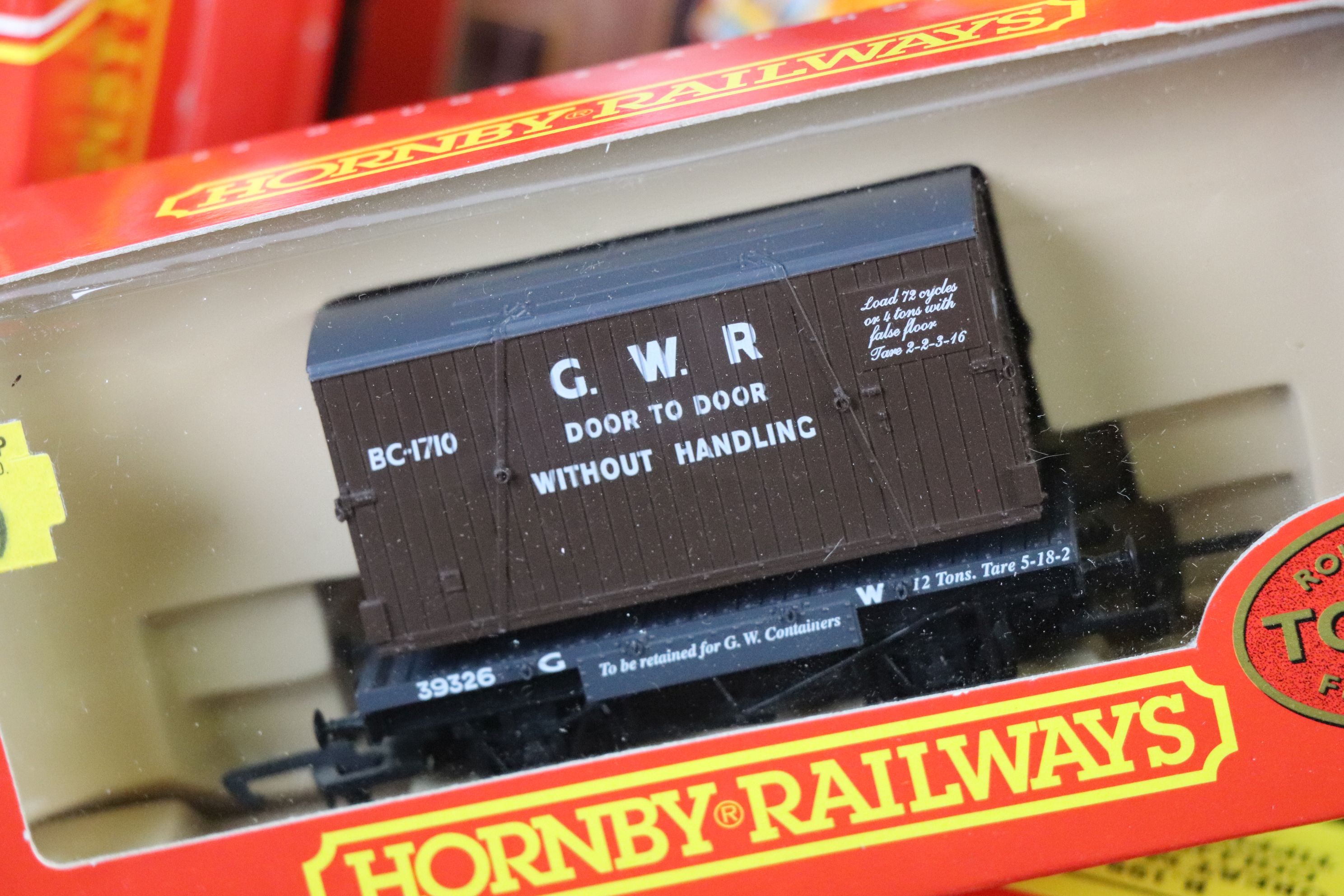 24 Boxed Hornby OO gauge items of rolling stock featuring coaches and wagons - Image 4 of 4