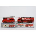 Two boxed Dinky Supertoys to include 941 Foden 14 Ton Tanker Mobilgas and 955 Fire Engine both in gd