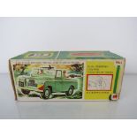 Boxed Britains 9777 Military Land Rover with both figures, diecast gd overall, inner display stand