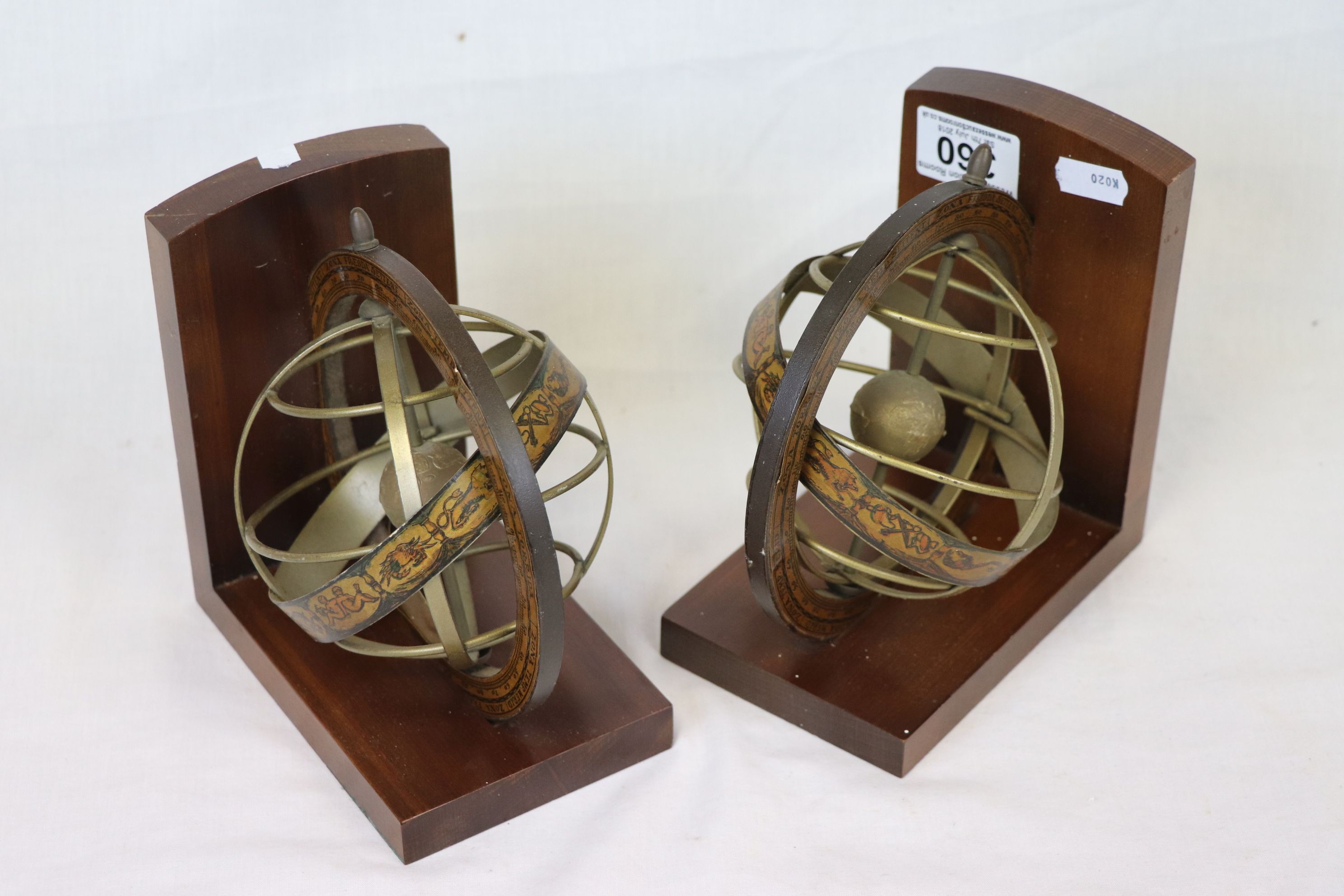 Pair of wooden Bookends with spinning Globe design - Image 3 of 6