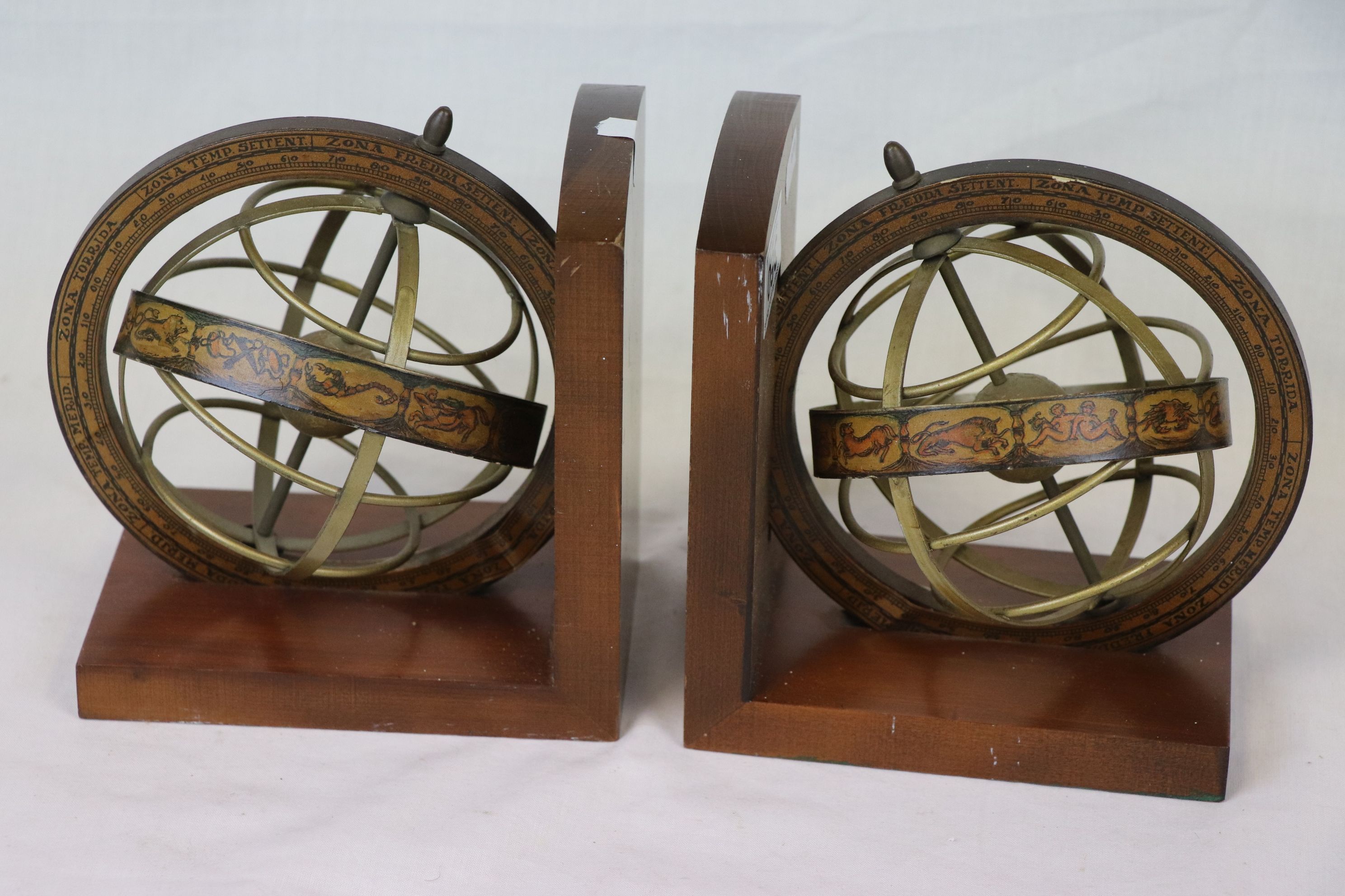 Pair of wooden Bookends with spinning Globe design - Image 5 of 6