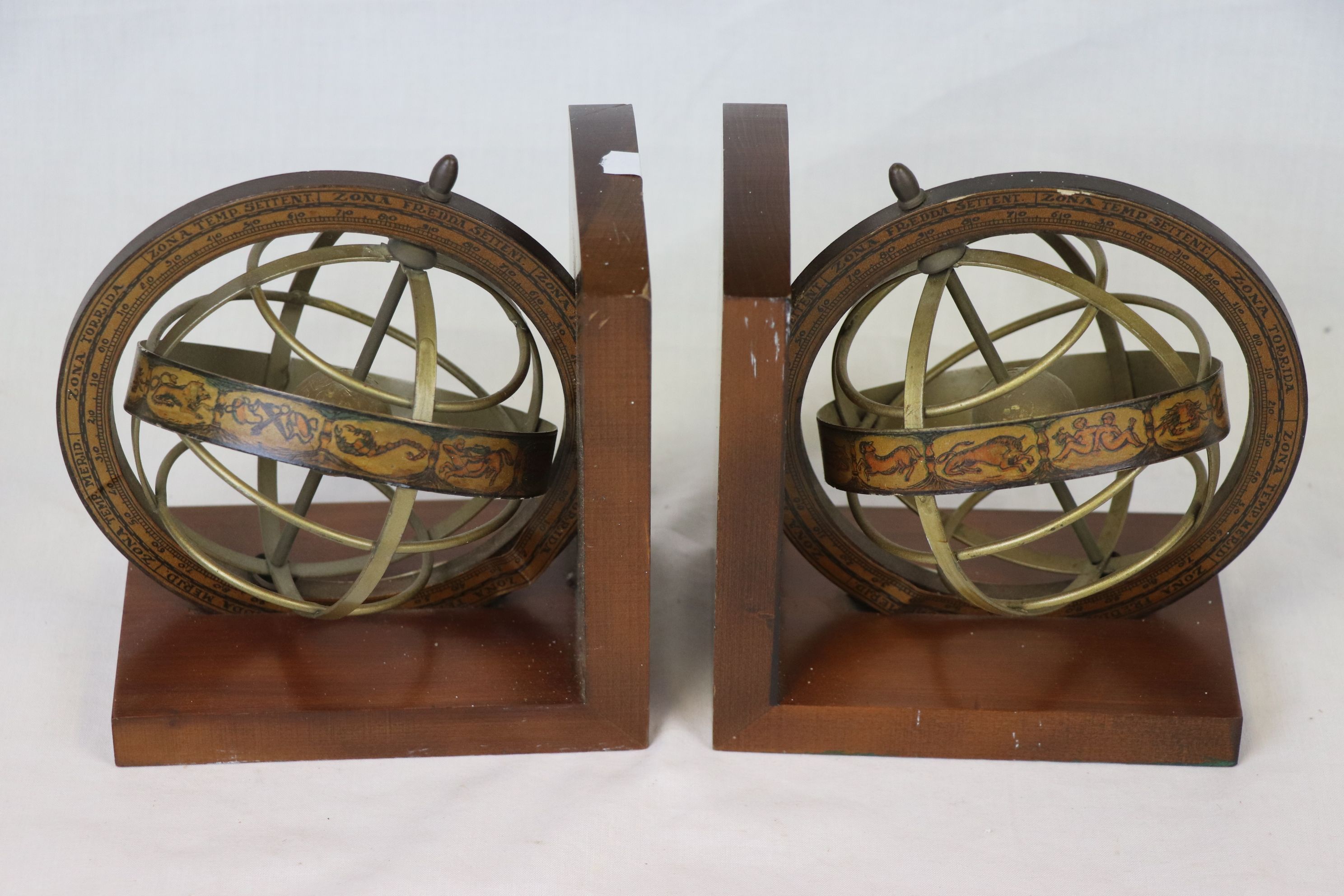 Pair of wooden Bookends with spinning Globe design - Image 4 of 6