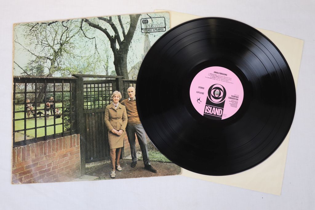 Vinyl - Fairport Convention Unhalfbricking Island ILPS9102 Stereo, first pressing with pink 'Island' - Image 3 of 8