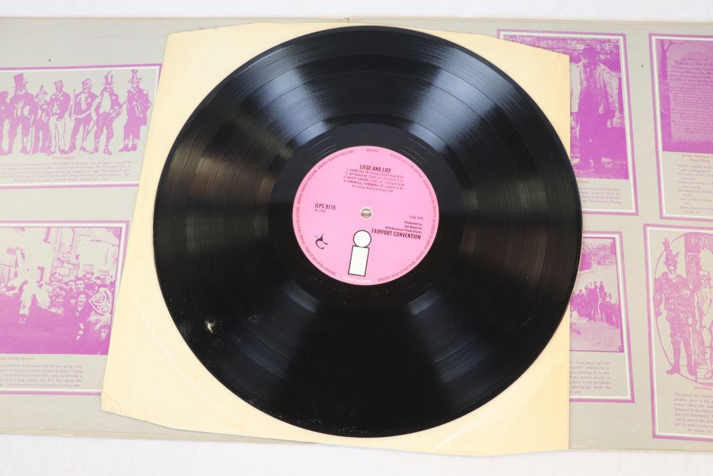 Vinyl - Four Fairport Convention LPs to include Liege and Lief (ILPS 9115), pink label with 'i' - Image 10 of 23