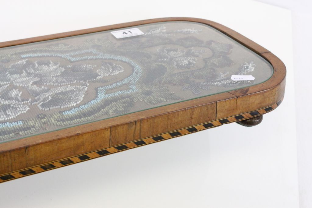 19th Century wooden oval stand with Beadwork decoration and a Glass cover - Image 4 of 4