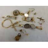 A small collection of jewellery to include Ladies vintage wristwatch, bar brooch, a pair of mother-
