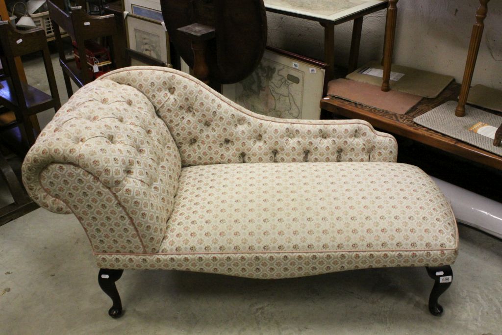 Small Victorian Style Chaise-Lounge