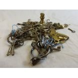 A box of assorted vintage keys and clock keys
