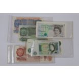 Small collection of vintage UK Banknotes to include; 10 Shillings, £1 Pound & £5 Pounds examples,