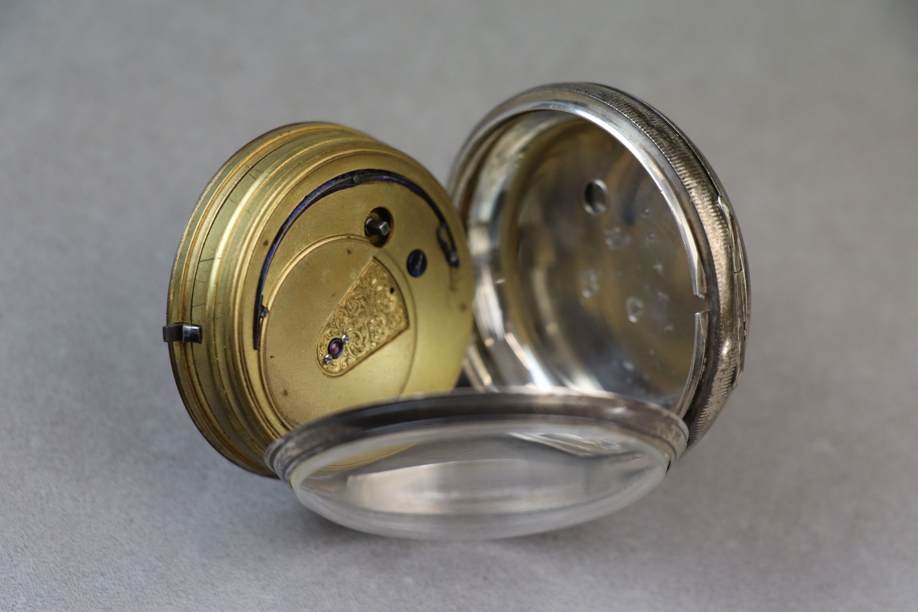 Victorian silver open face key wind pocket watch, white enamel dial and subsidiary seconds dial ( - Image 4 of 4