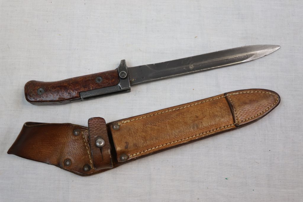 A Vintage Czech Military Vz58 Bayonet With Original Leather Scabbard. - Image 4 of 4