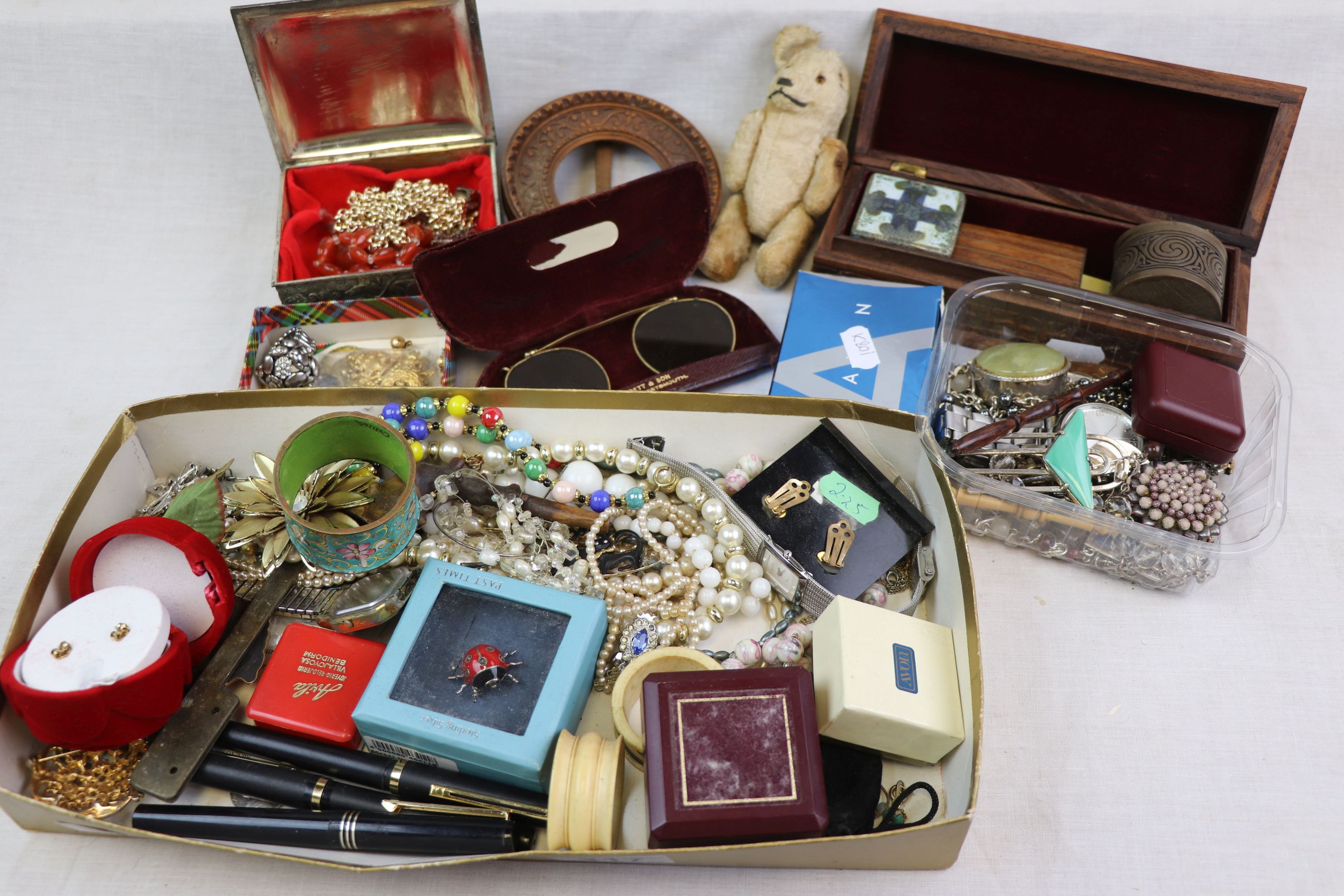 Various collectables to include Danish ceramic trinket pot and cover, vintage costume jewellery,