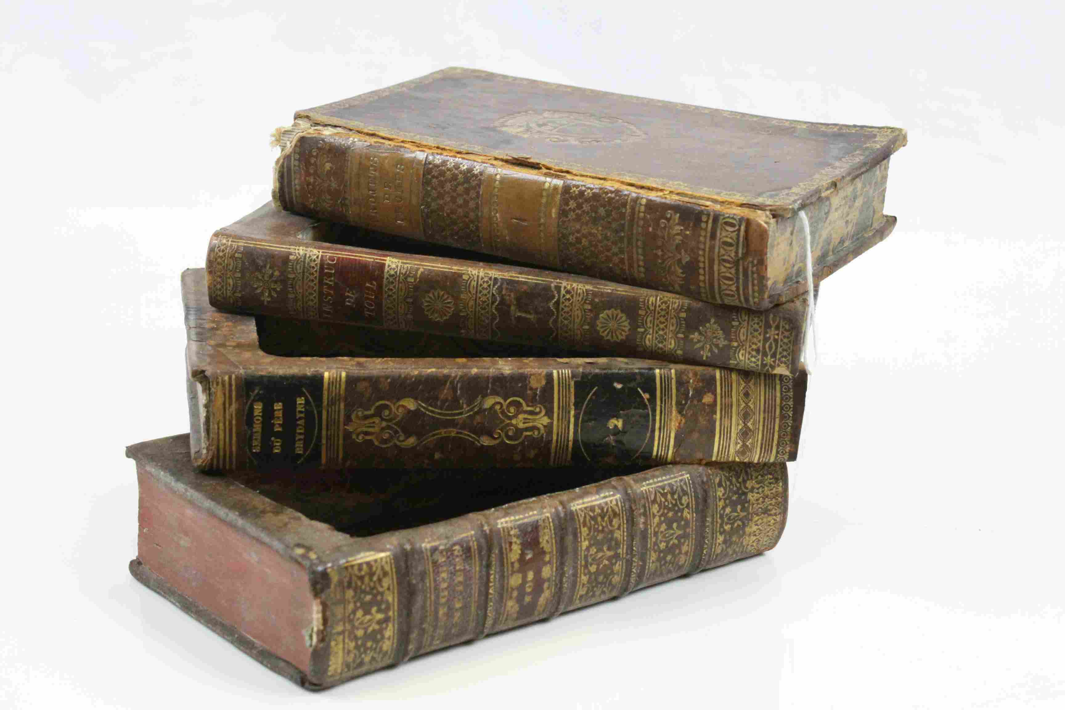 Stack of 3 concealed storage boxes disguised as 4 leather bound books - Image 2 of 6