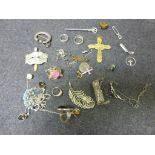 Assorted costume jewellery to include silver filigree brooch in the form of a boat, silver rings,