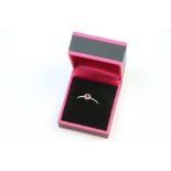 18ct white gold ring set with ruby and diamonds