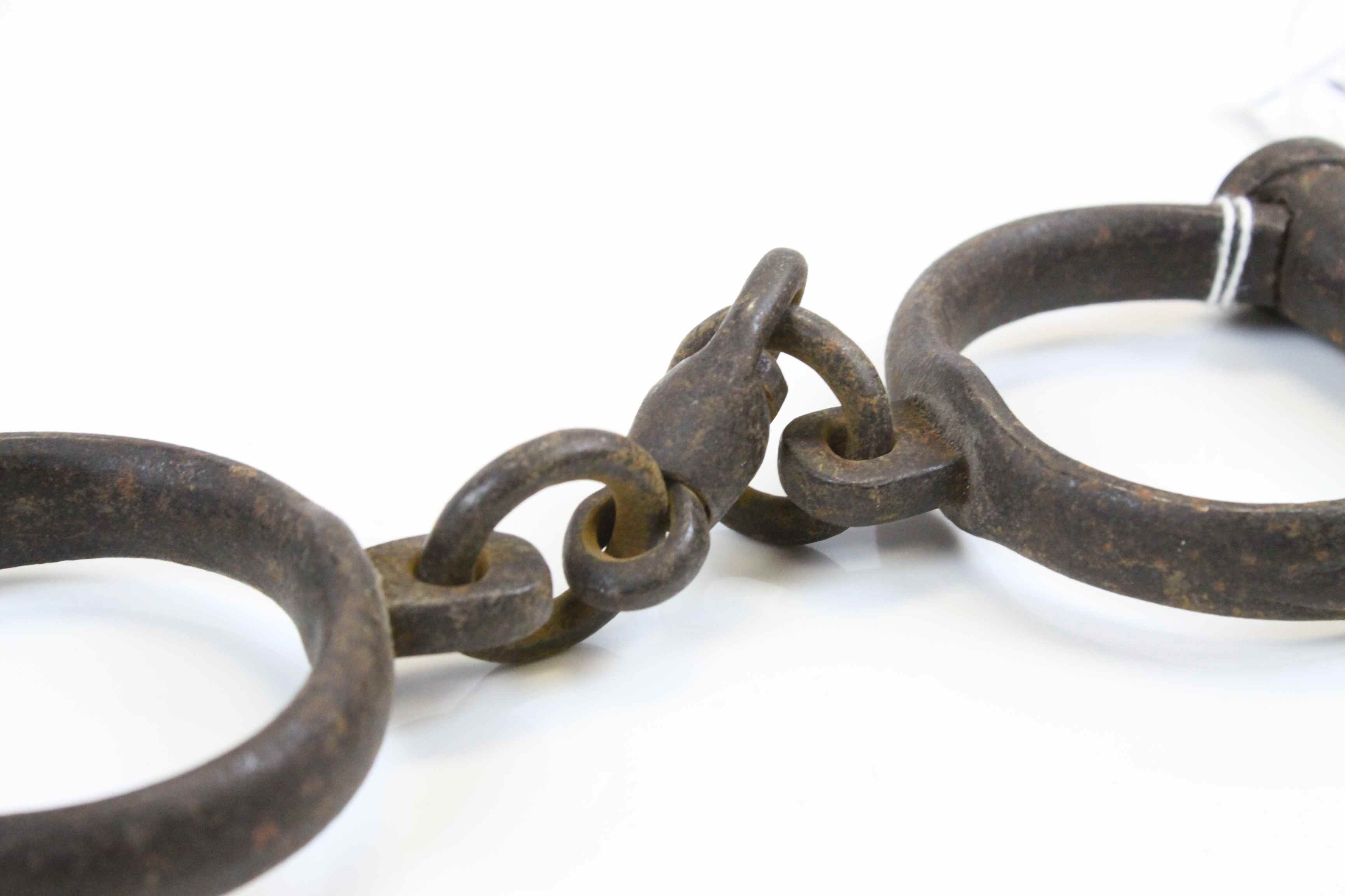 Vintage pair of cast Iron Police type Handcuffs by "Hiatt" - Image 3 of 4