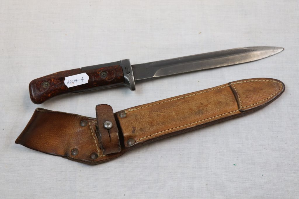 A Vintage Czech Military Vz58 Bayonet With Original Leather Scabbard. - Image 2 of 4