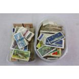 Assorted tea cards and cigarette cards to include Brooke Bond Tea, Kellogg, Lyons Maid etc