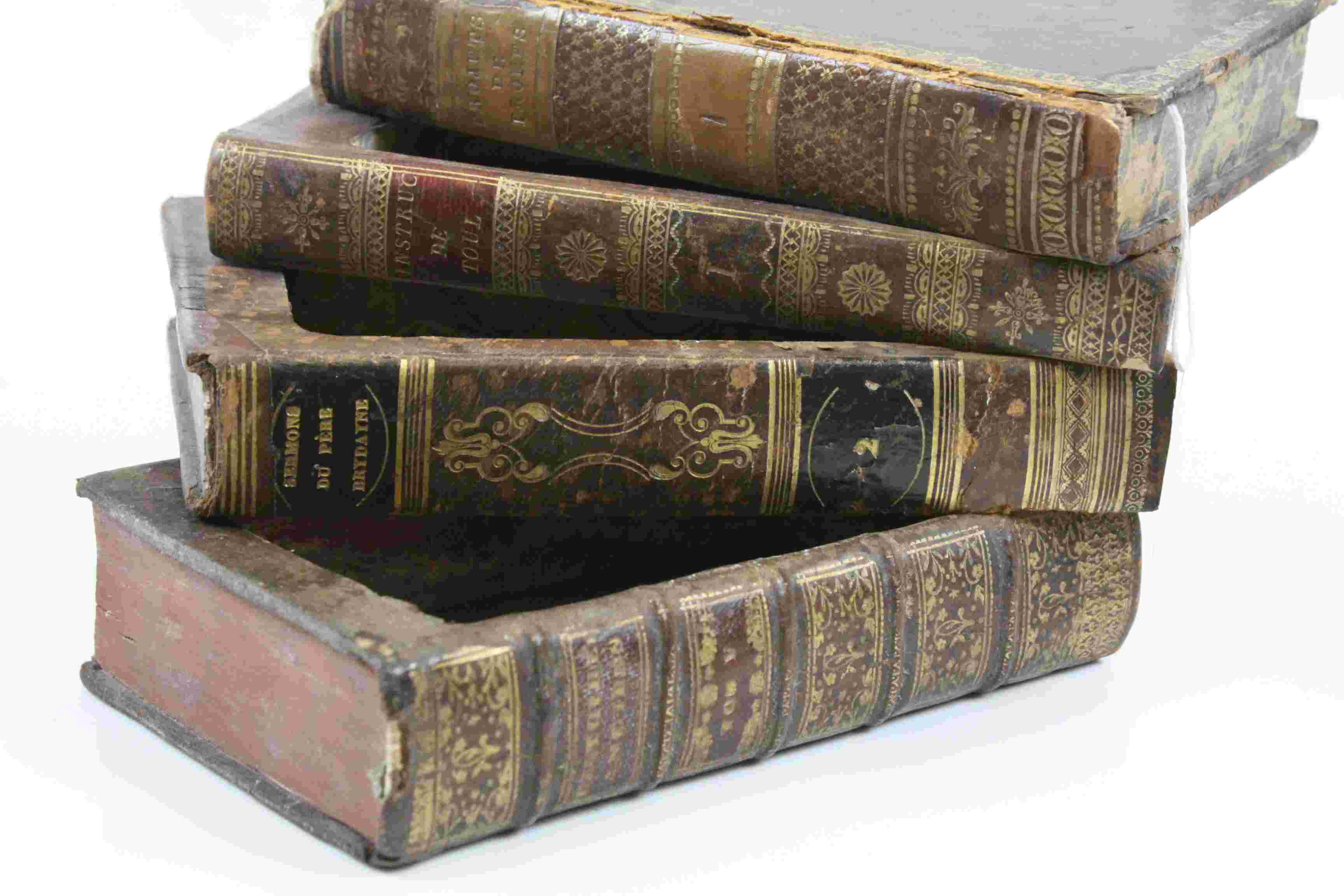 Stack of 3 concealed storage boxes disguised as 4 leather bound books - Image 3 of 6