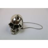 Silver skull pendant with moving jaw