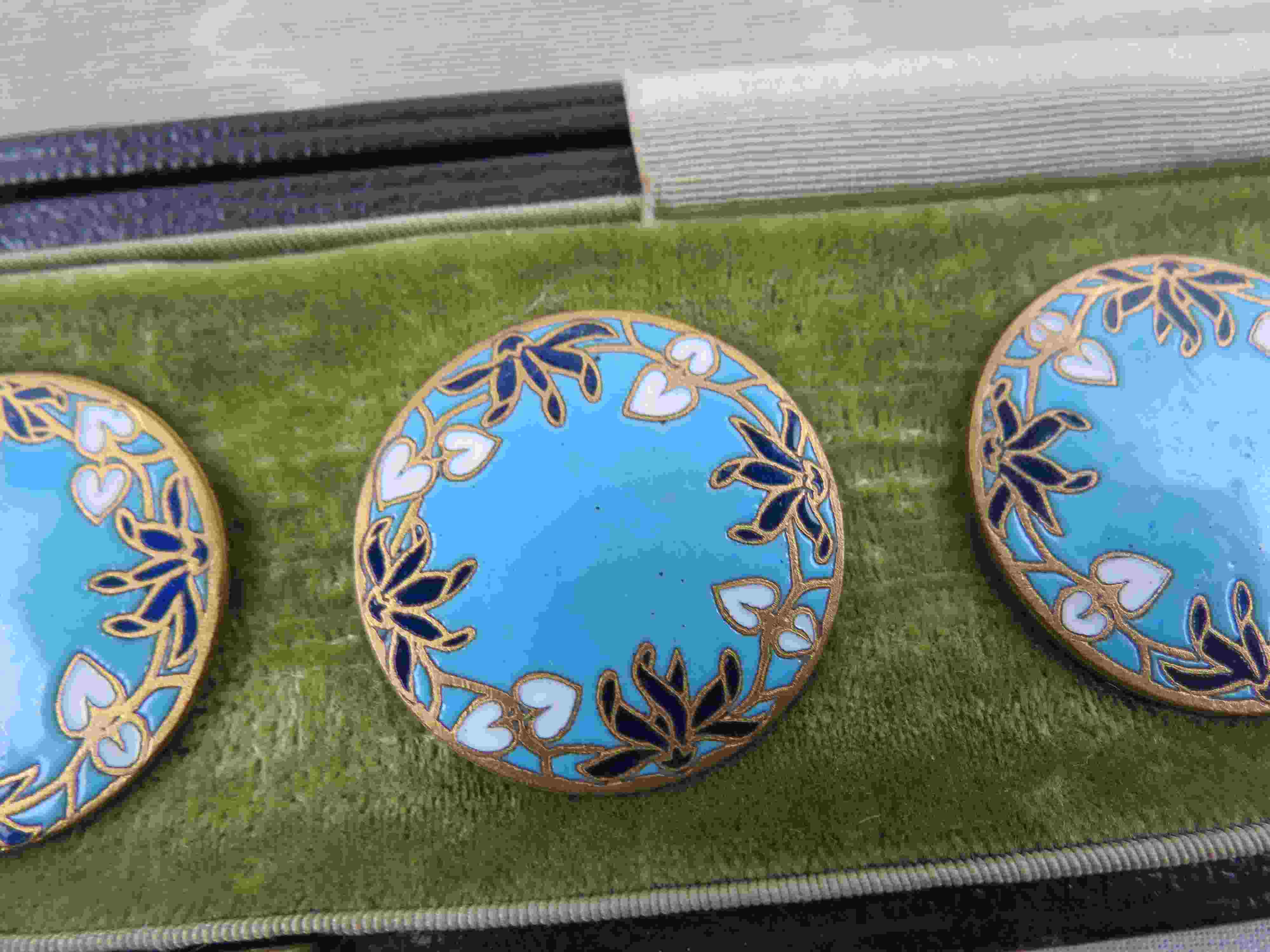 Cased set of six cloisonne enamelled Art Nouveau buttons, blue enamel ground with dark blue flower - Image 6 of 6