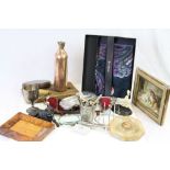 Mixed collectables to include, cheese board, framed print, corkscrew etc