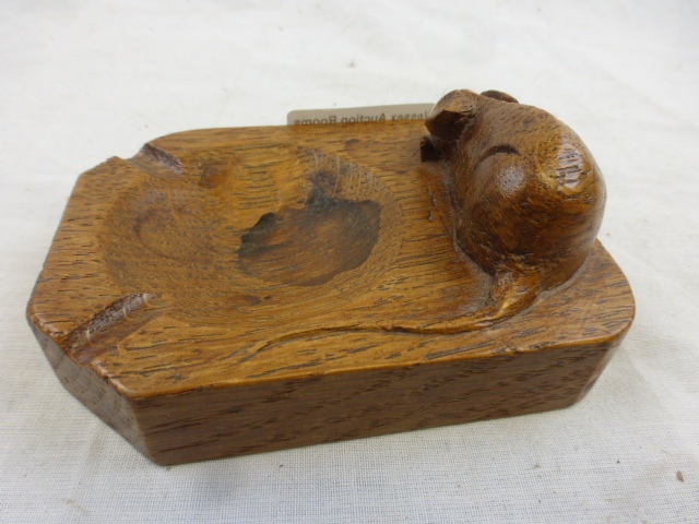 Robert 'Mouseman' Thompson of Kilburn: an oak ashtray of standard rectangular form with carved mouse - Image 4 of 9