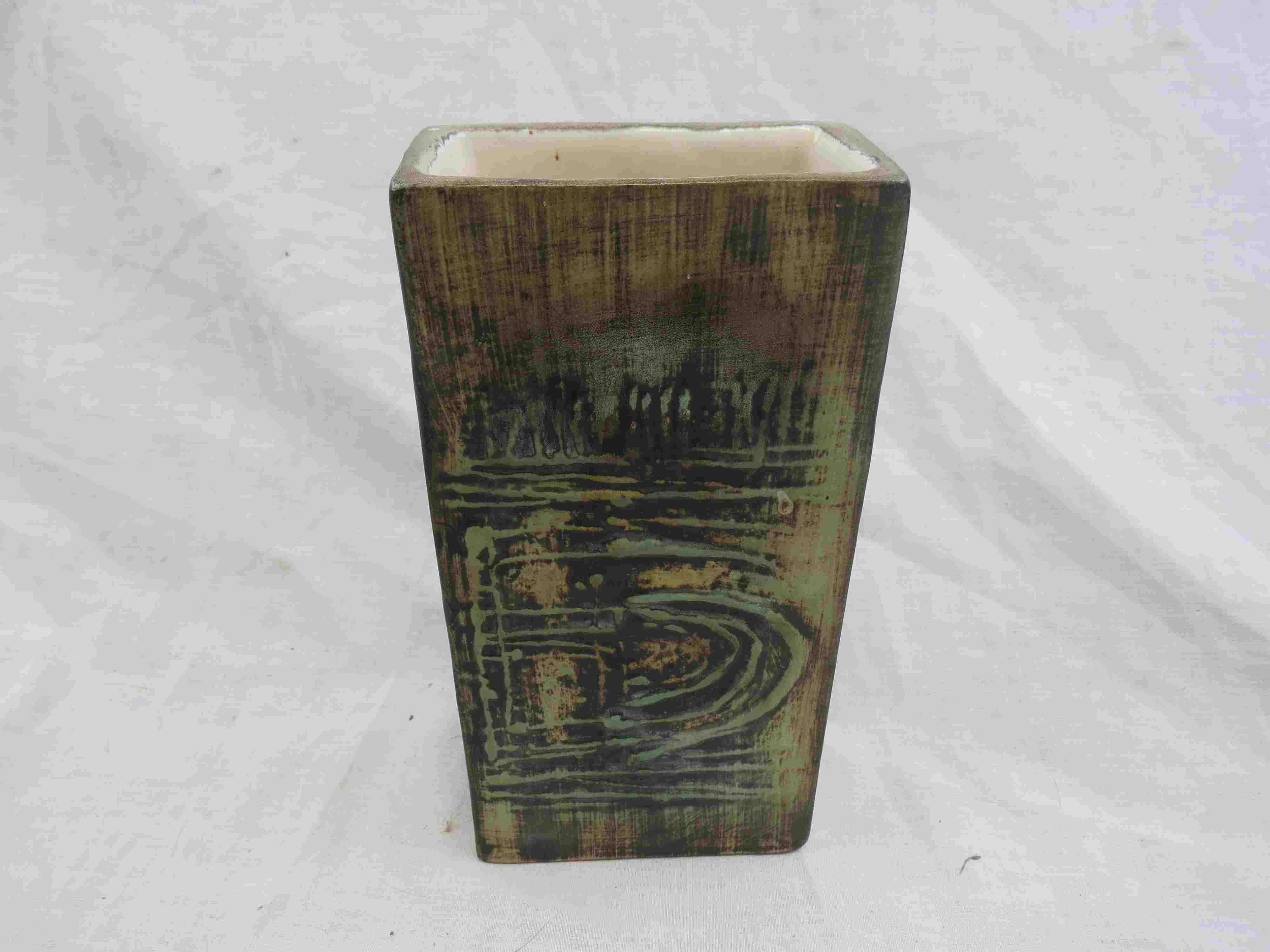 Troika style unglazed rectangular vase, raised ribboned design mirrored front and back, green and - Image 5 of 7