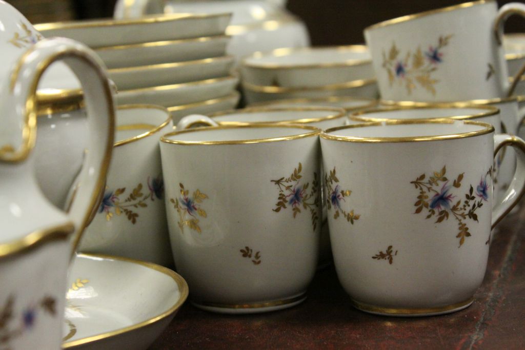 Extensive Early 19th century Newhall Tea Service comprising Tea Pot. Slop Bowl, Lidded Sugar Bowl on - Image 3 of 5