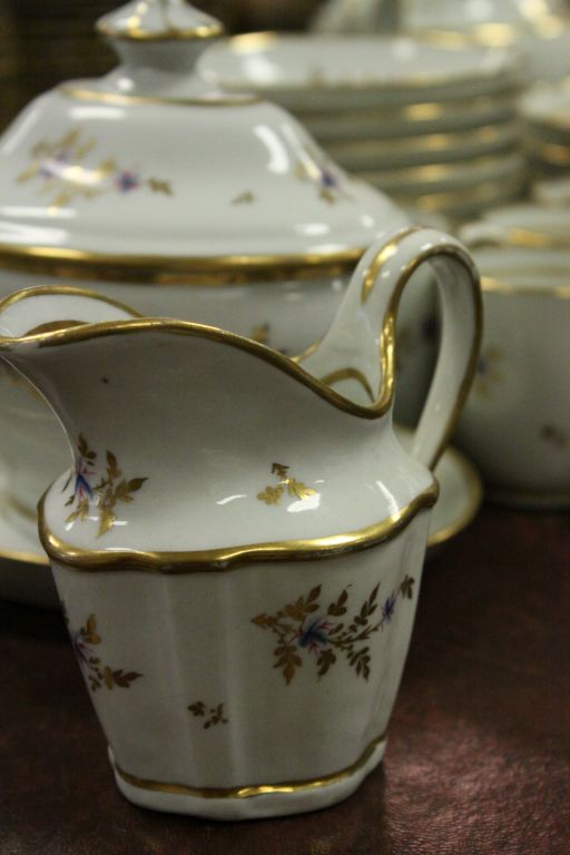 Extensive Early 19th century Newhall Tea Service comprising Tea Pot. Slop Bowl, Lidded Sugar Bowl on - Image 4 of 5