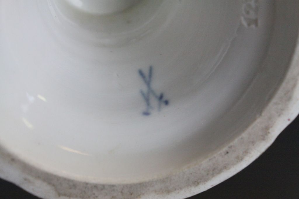 Meissen crossed sword marked pedestal Vase with raised Fruit & Floral decoration for restoration - Image 6 of 6