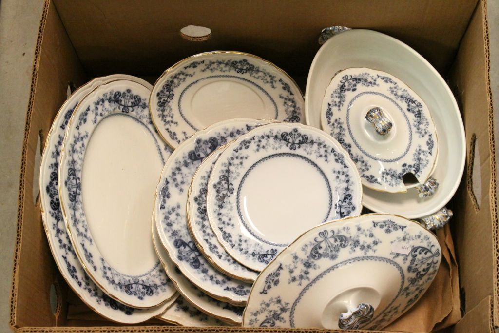 Booths blue & white Dinner service for 6 place settings in "Daisy" pattern