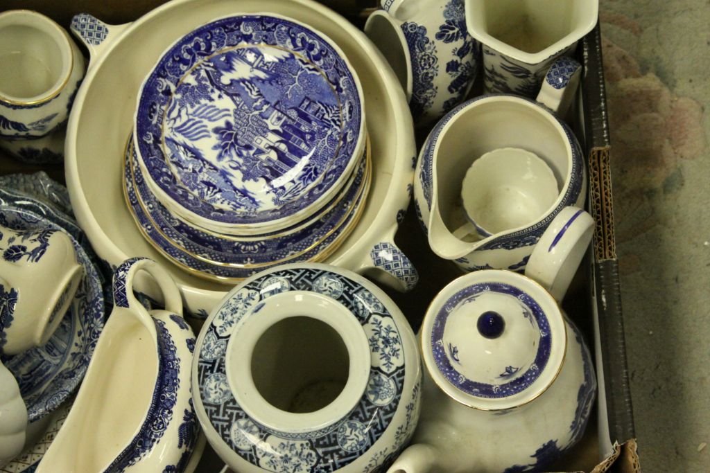 two boxes of vintage blue & white ceramics to include Royal Worcester, Wade & Ironstone - Image 3 of 4
