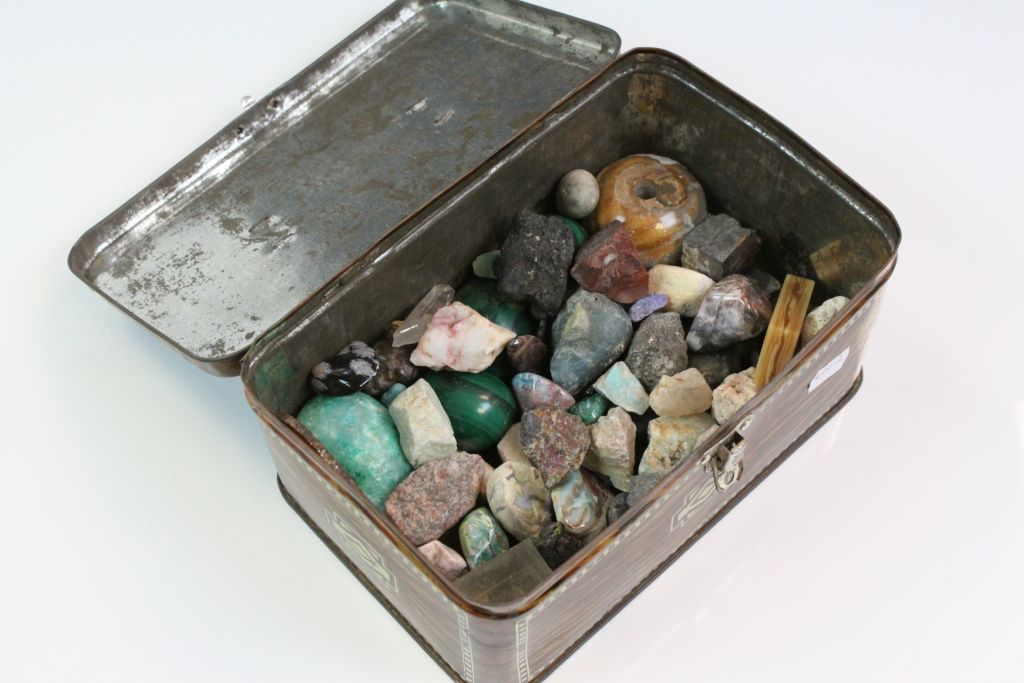 Collection of Polished and Unpolished Stones to include Malachite Eggs, Turquoise, Quartz, etc