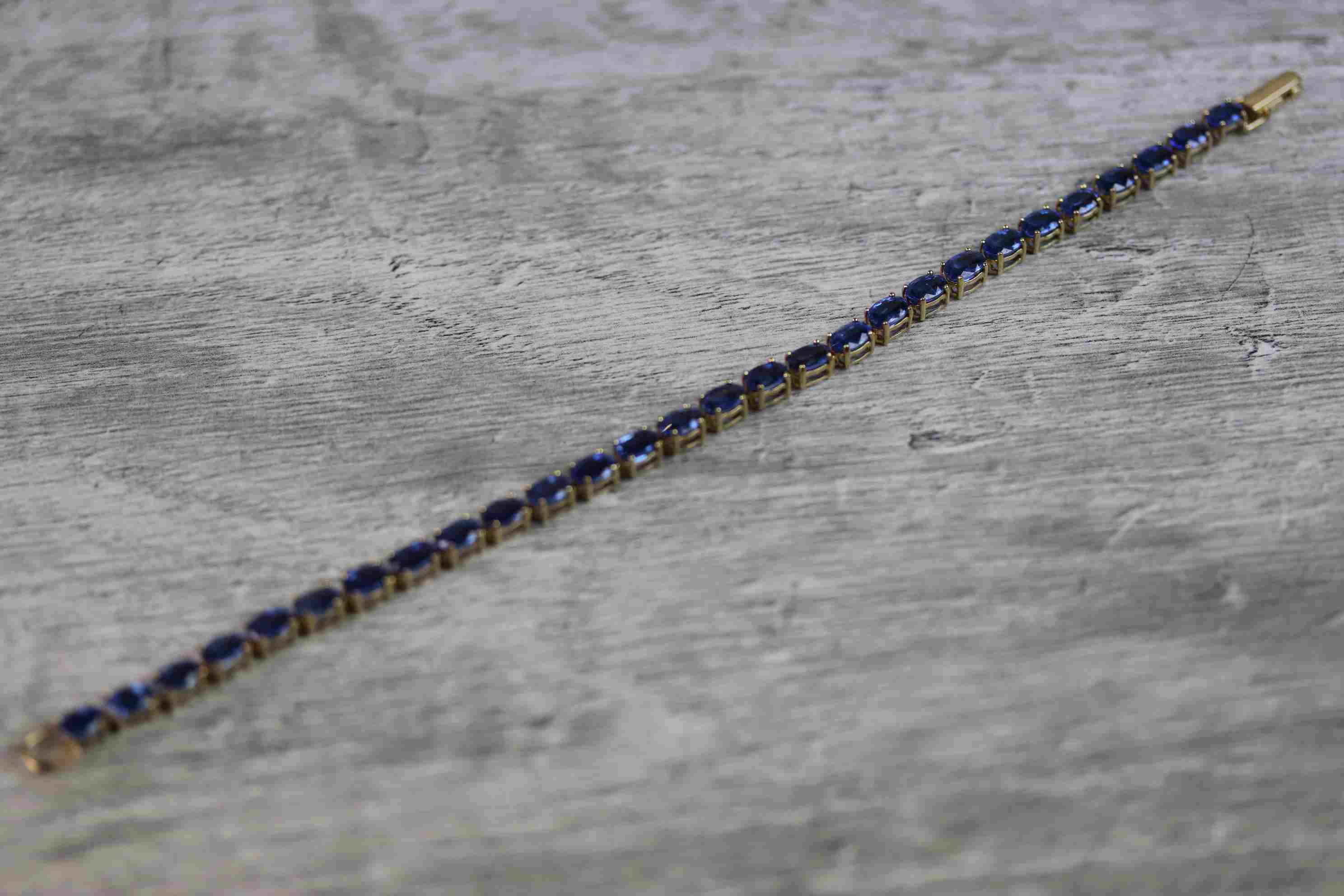 Kyanite 9ct yellow gold line bracelet comprising twenty-eight oval mixed cut kyanite, each kyanite - Image 4 of 8