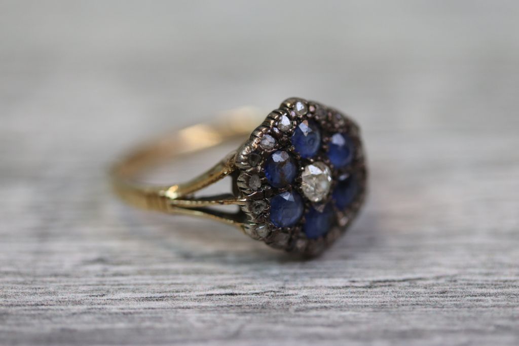 19th century diamond and sapphire yellow gold and silver set flower head cluster ring - Image 2 of 7