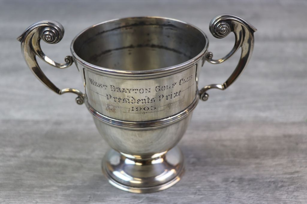 Edwardian silver twin handled trophy, fancy scrolled handles, Golf presentation inscription, - Image 2 of 4