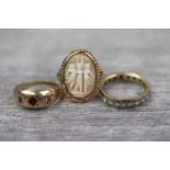 Shell cameo 9ct yellow gold dress ring, the oval cameo depicting the Three Graces, dimensions