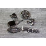 Assorted silver brooches and pendants to include silver Cat brooch depicting cat with three kittens,