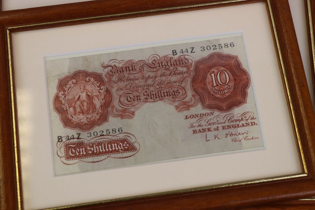 Fifteen framed & glazed vintage UK Banknotes in mostly Uncirculated condition to include; - Image 9 of 16